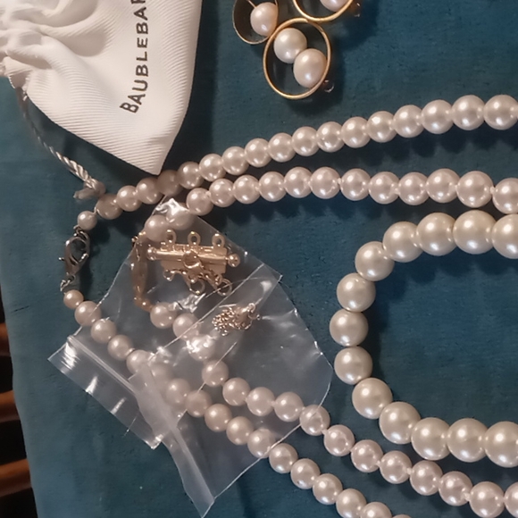 Baublebar clasp 2 faux pearl necklaces 3 pair of earrings,1 expandable beaded - Picture 10 of 10